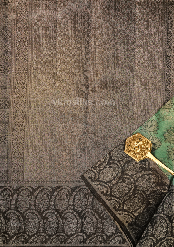 Elegant Emerald Green Silk Saree with Black Zari Border