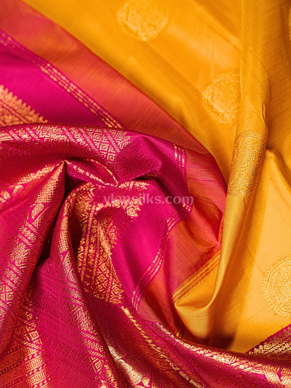 9 (23) Mustard yellow butta body with solid pink border