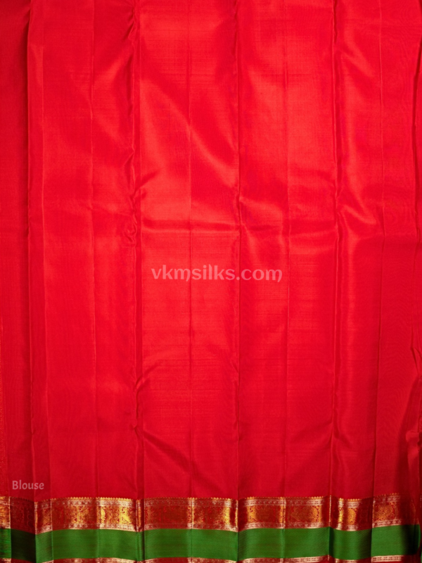 9 (29) Bright red body with green and gold silver border