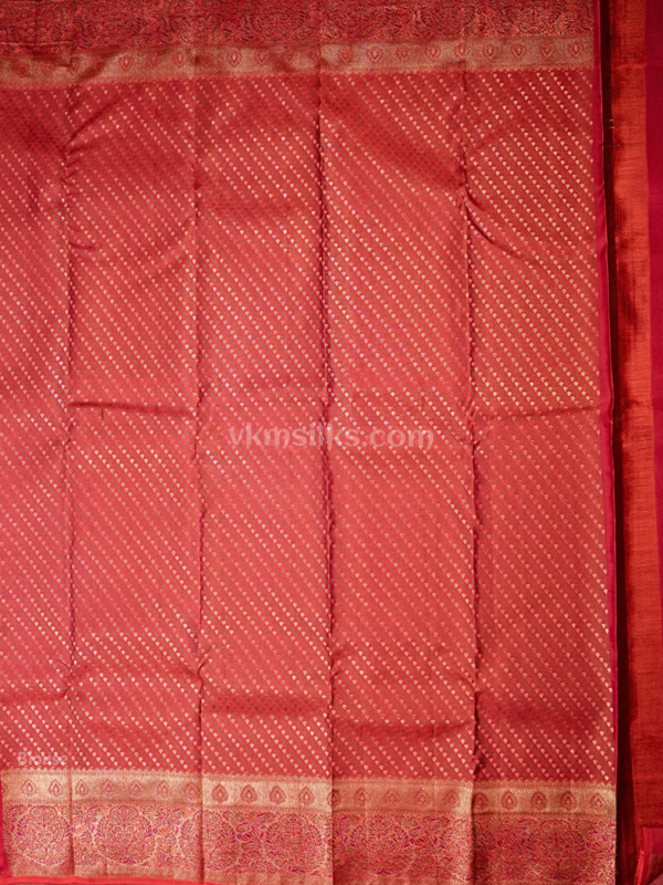 Antique gold/peach brocade body with red border