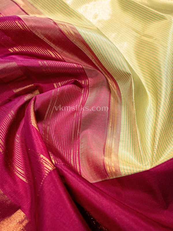 Green podi kattam and magenta chakram butta bordered pure kanjivaram